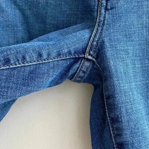 Levi’s Women’s Boyfriend Jeans - Hawaii Blue (Waterless) Wash - Size 29 - Picture 8 of 14